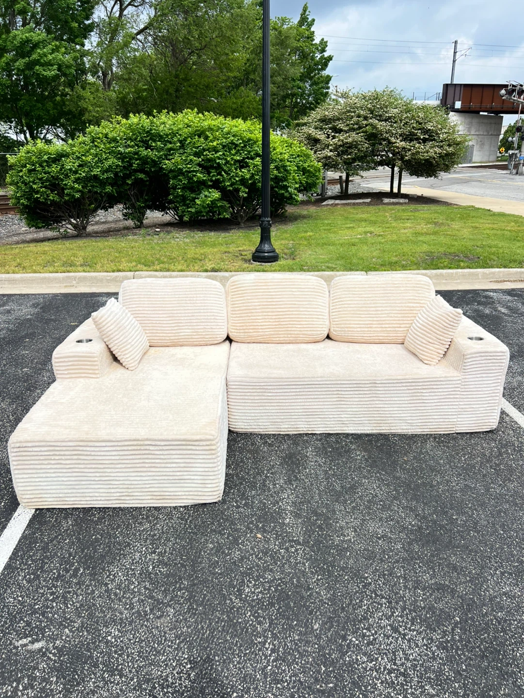 FREE DELIVERY‼️ Beige sectional sofa with cup holder