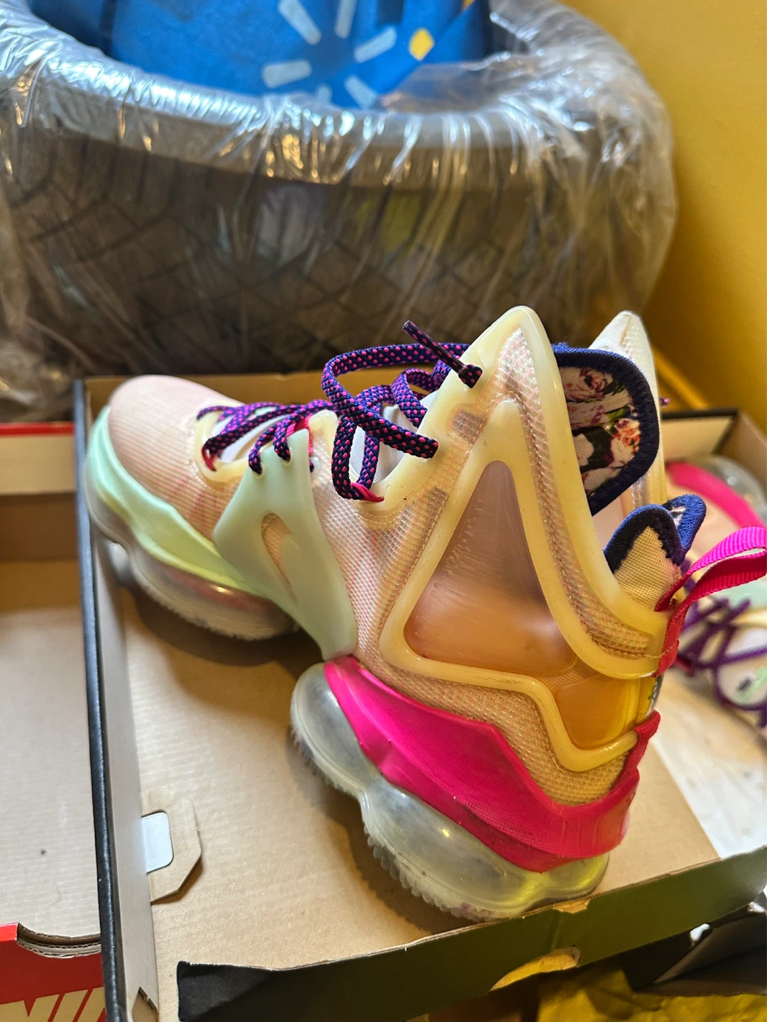 Nike LeBron 19 "Mismatch" Basketball Shoes - photo 2