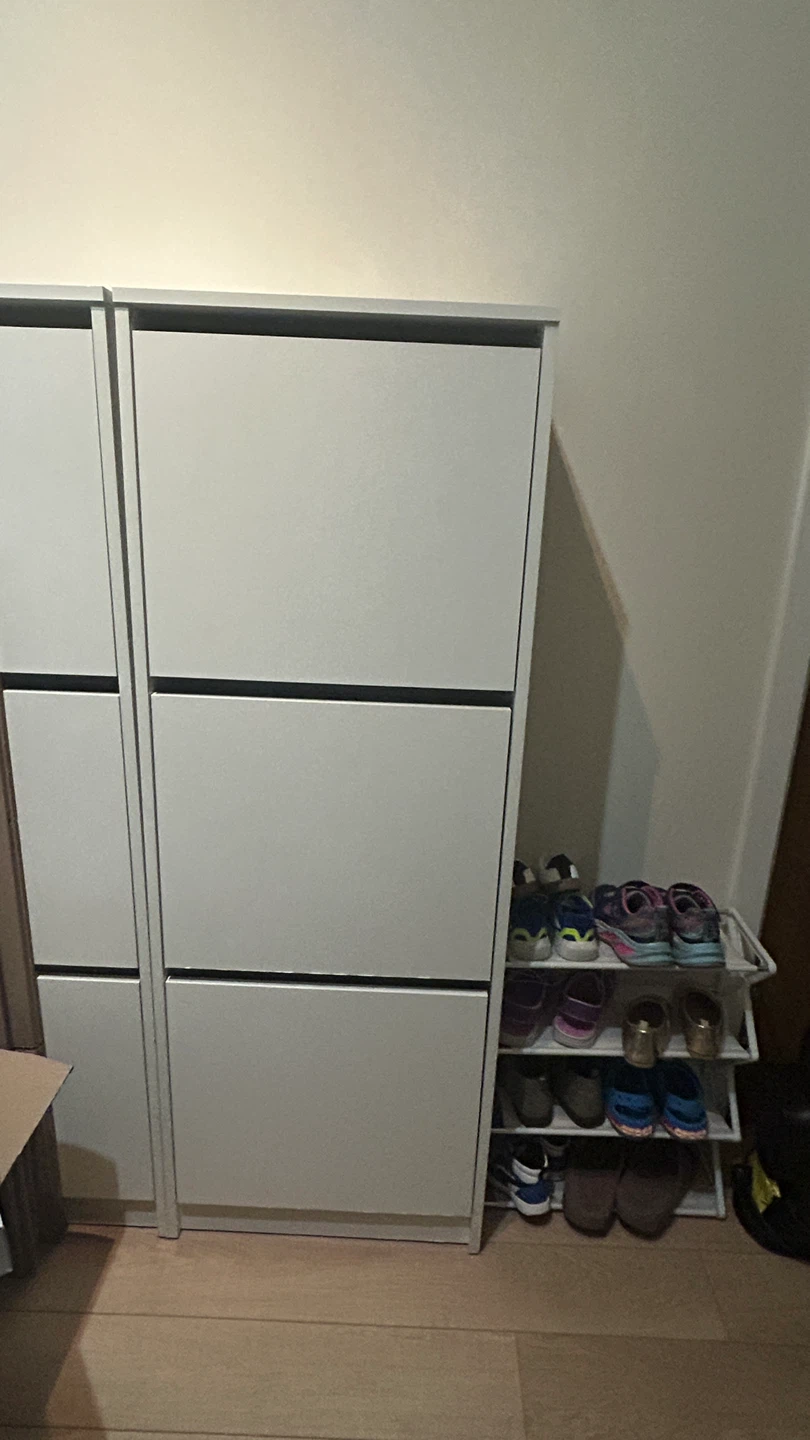 White 3-Door Shoe Cabinet - photo 2