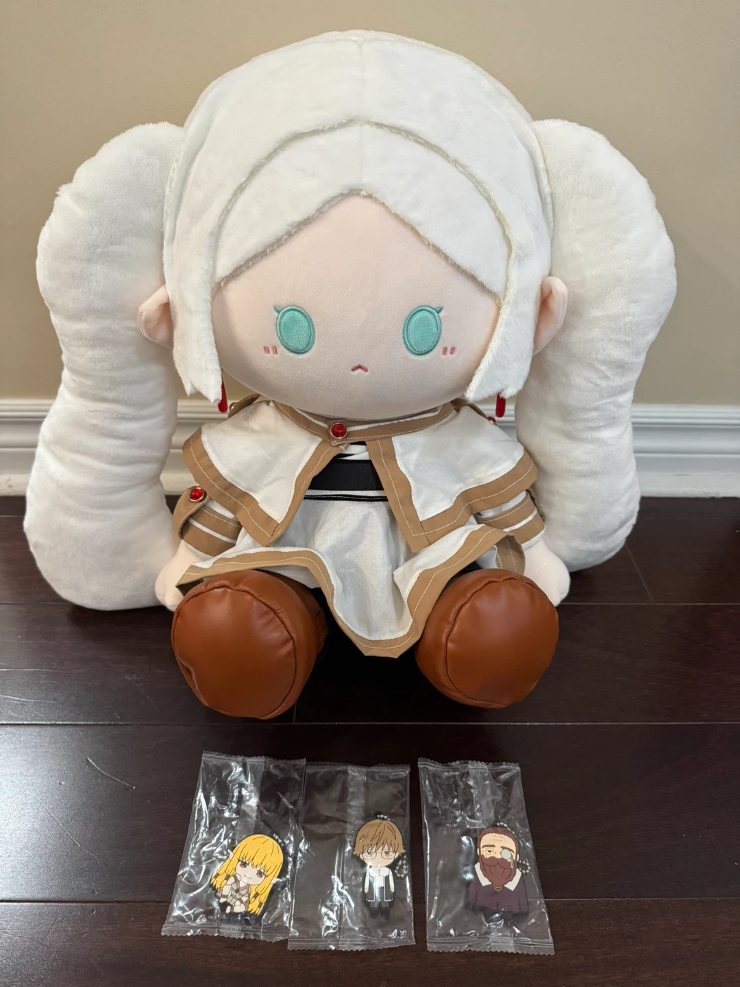 Frieren Plush Doll with 3 Charms