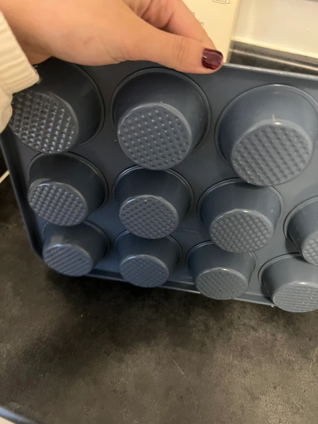 12-Cup Muffin/Cupcake Baking Pan - photo 2