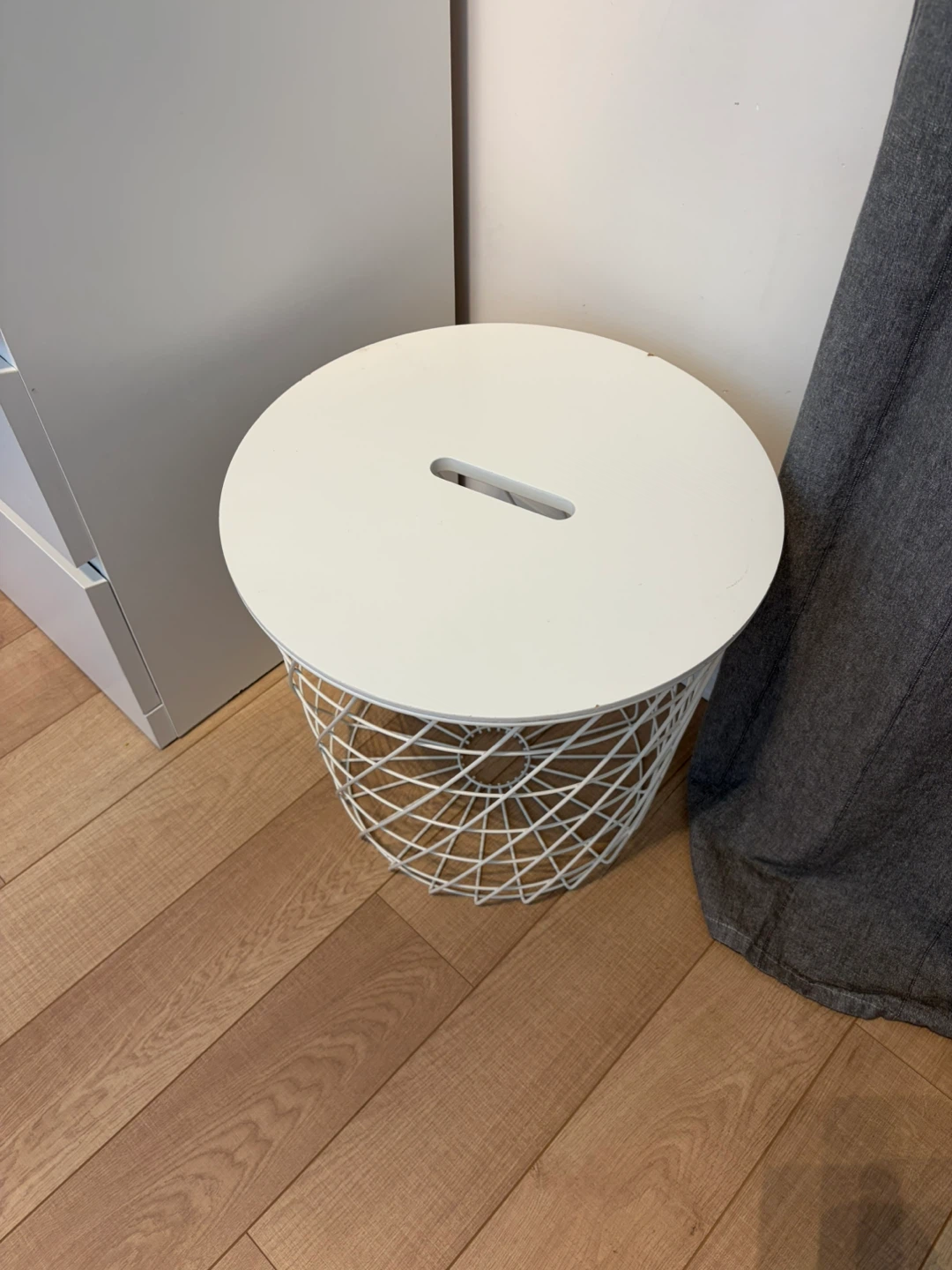 White Wire Mesh Side Table with Round Top - photo 2