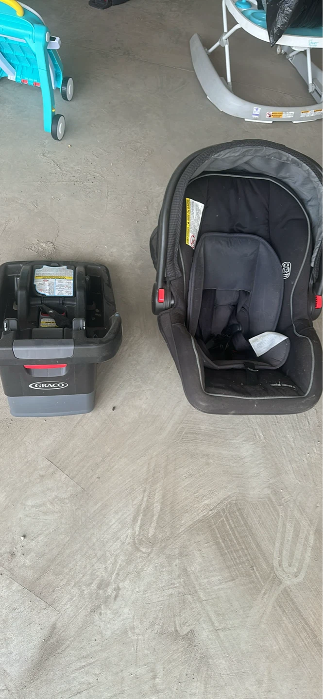 Graco Infant Car Seat with Base