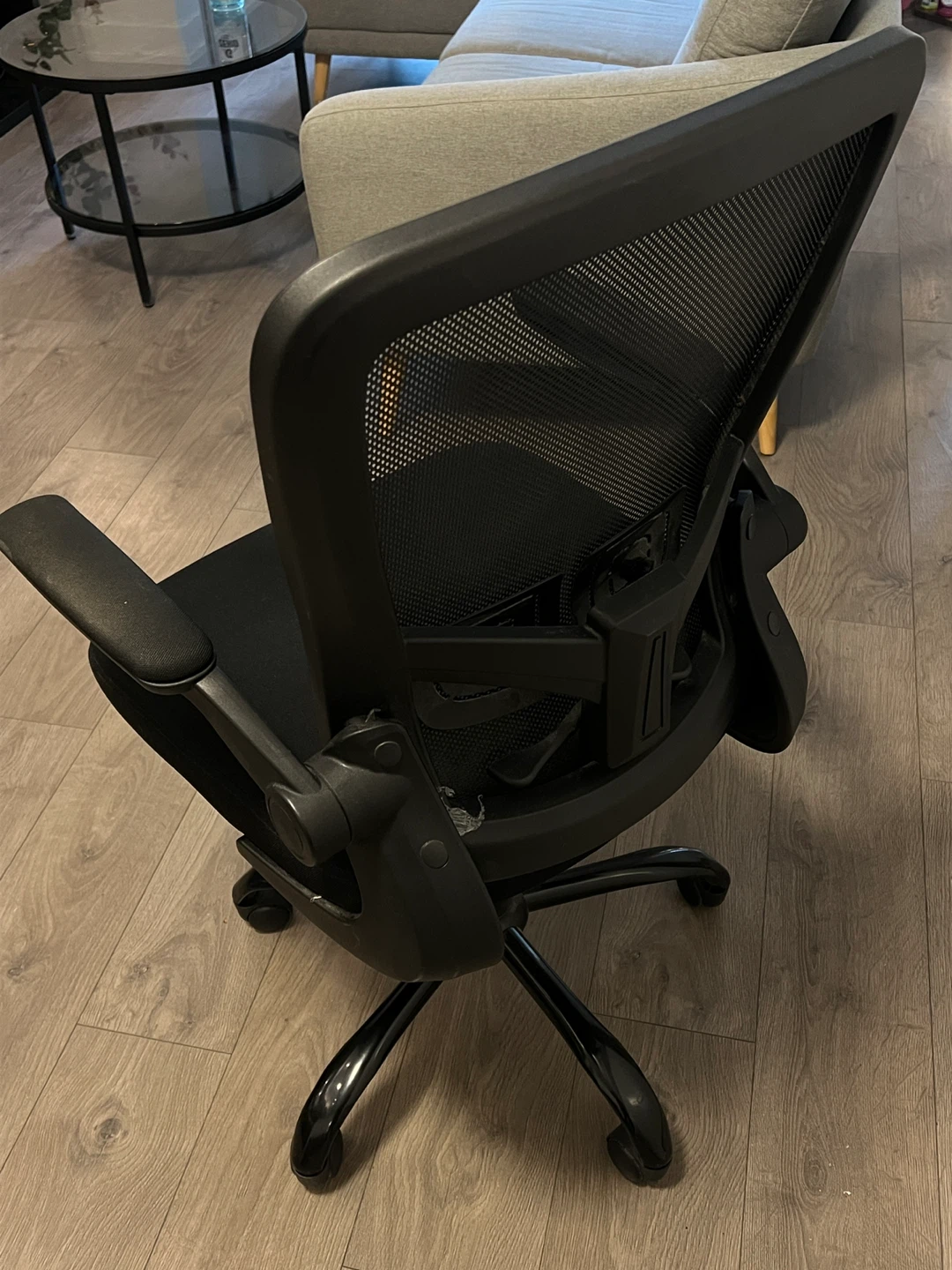 Black Mesh Office Chair - photo 2