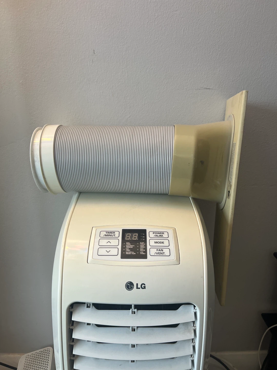 LG Portable Air Conditioner - photo 3