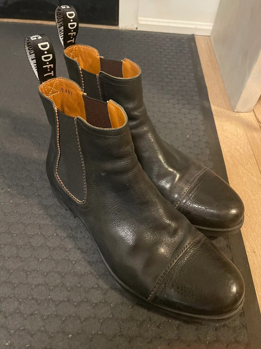 John Fluevog ‘Nathan’ Black Leather Chelsea Boots Size M9