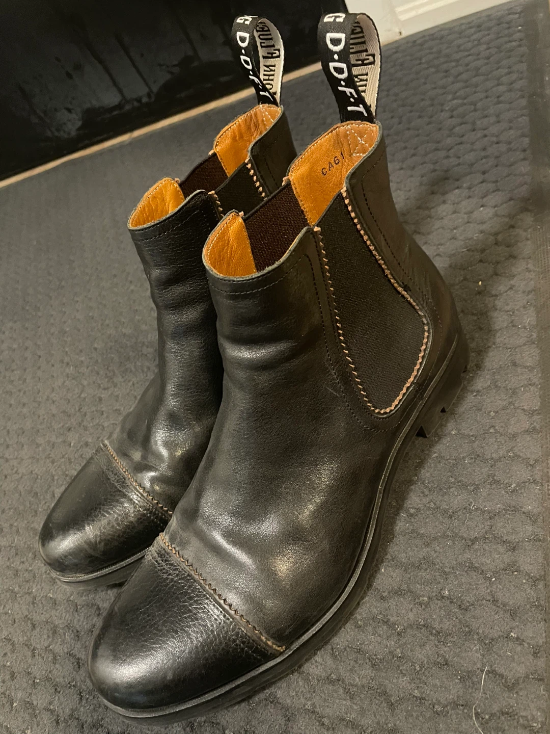 John Fluevog ‘Nathan’ Black Leather Chelsea Boots Size M9 - photo 2