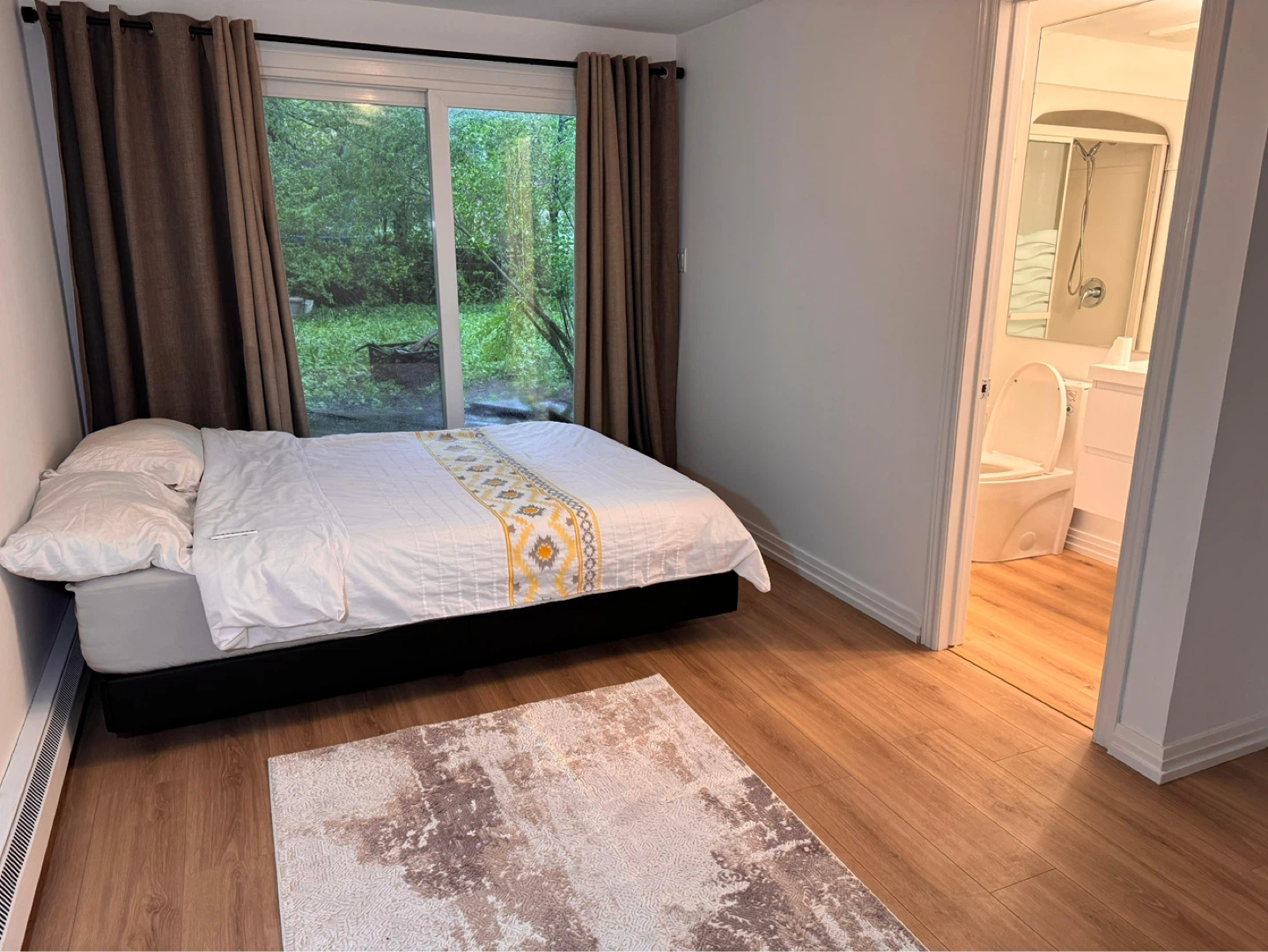 Private Ensuite Bedroom + Exclusive Living Space - photo 4