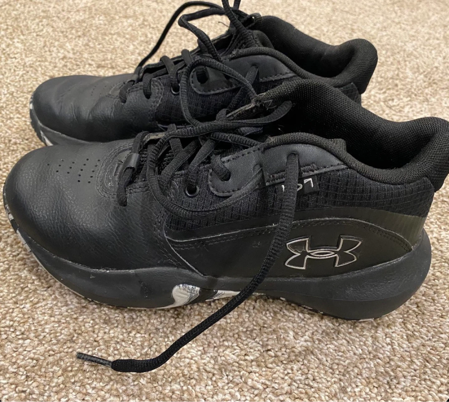 Youth Size 4.5 & 5.5 Under Armour Black Basketball Shoes - photo 2