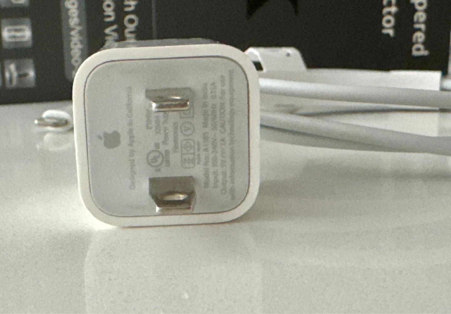 Apple USB Power Adapter + Cable & earphone adapter - photo 2