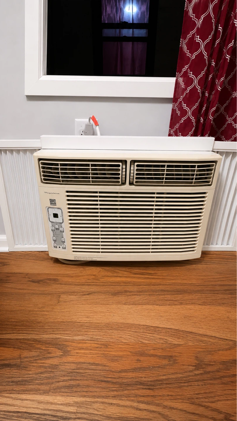 Frigidaire Window Air Conditioner - photo 3