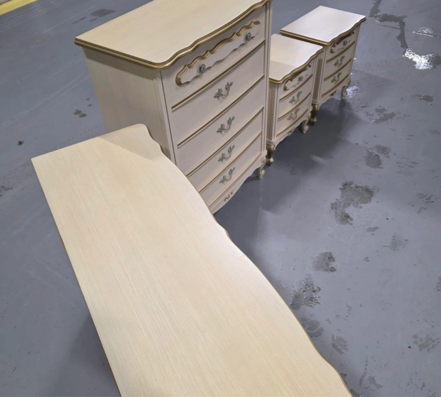 Vintage French Provincial Dresser & Nightstands Set - photo 4