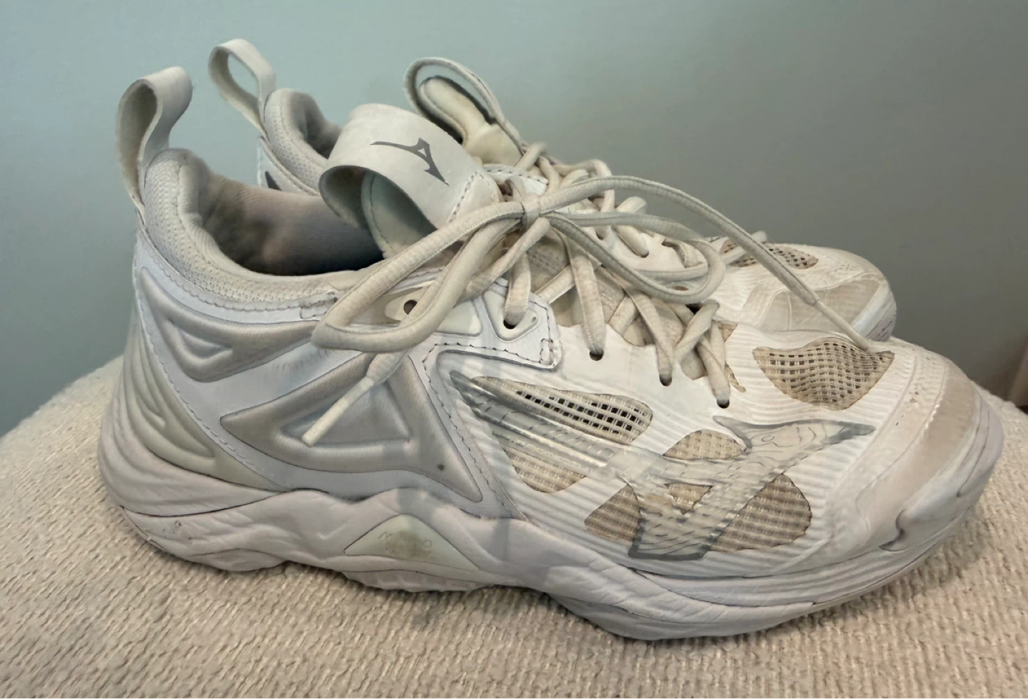 Women’s Mizuno White Volleyball Shoes Size 7