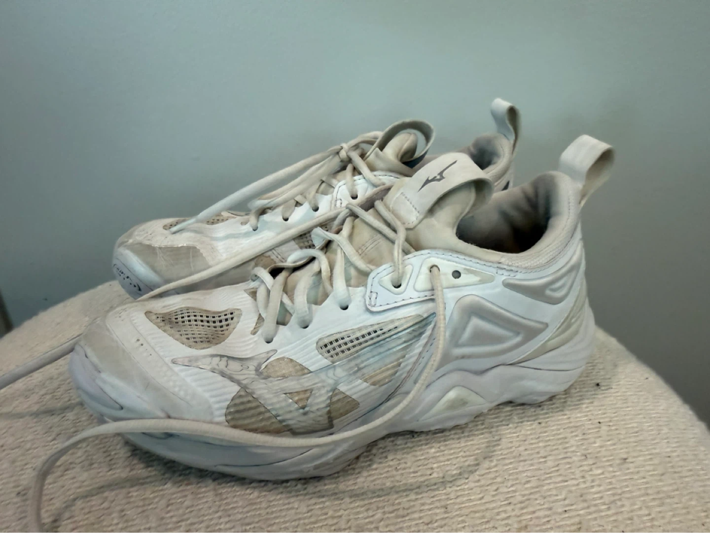 Women’s Mizuno White Volleyball Shoes Size 7 - photo 3