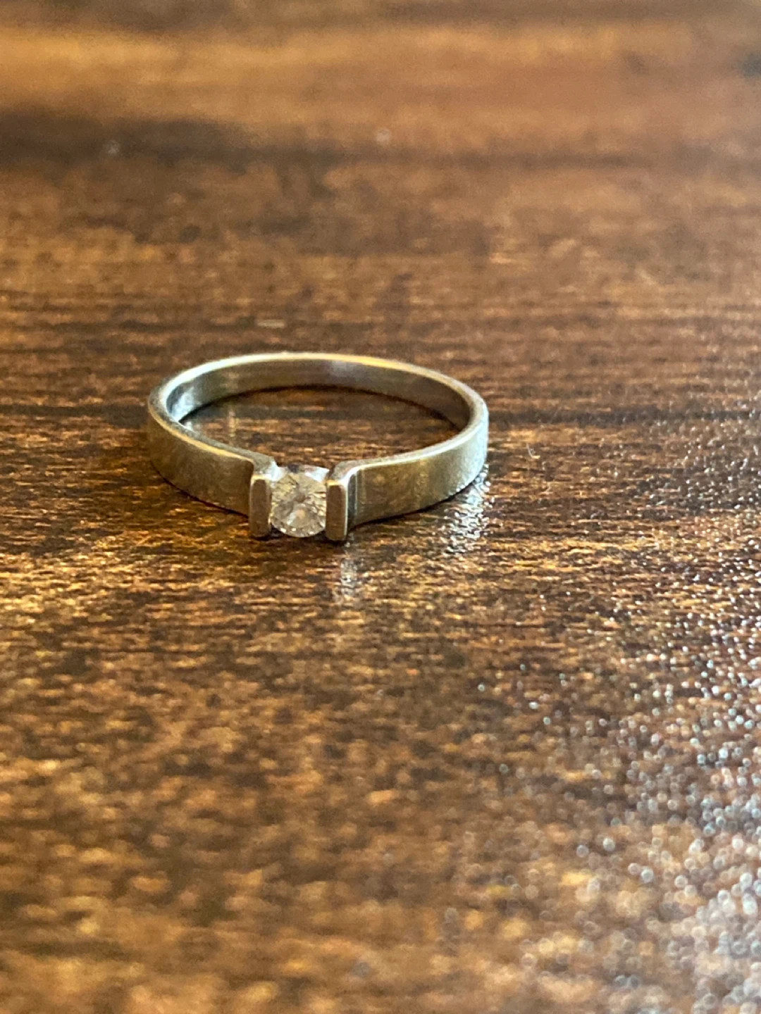 White Gold ring with diamond