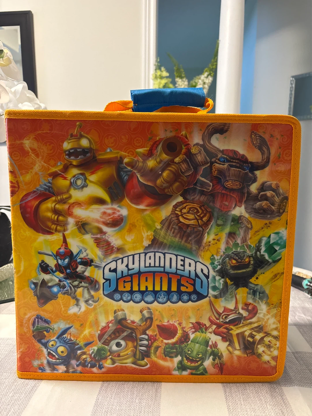 Skylanders Giants Carrying Case / Storage Binder