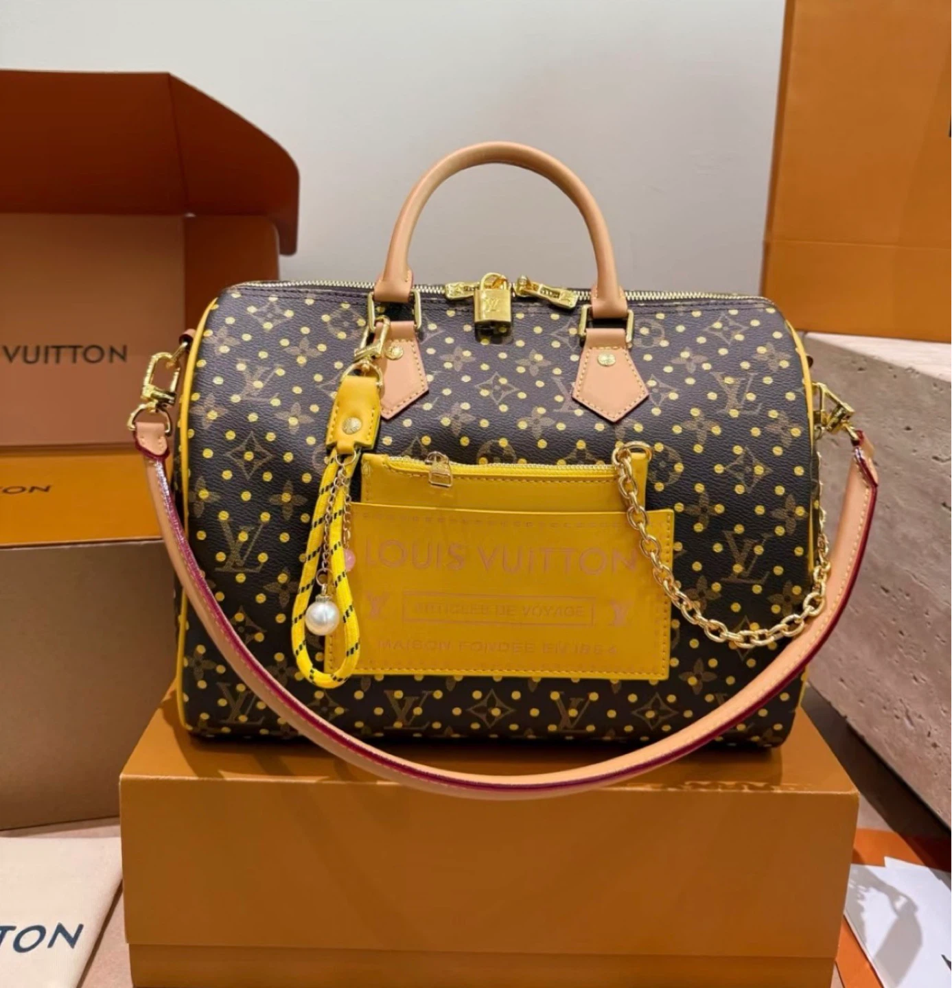 Louis Vuitton Speedy Bandoulière 30cm  Pink Dots Monogram Canvas - photo 3