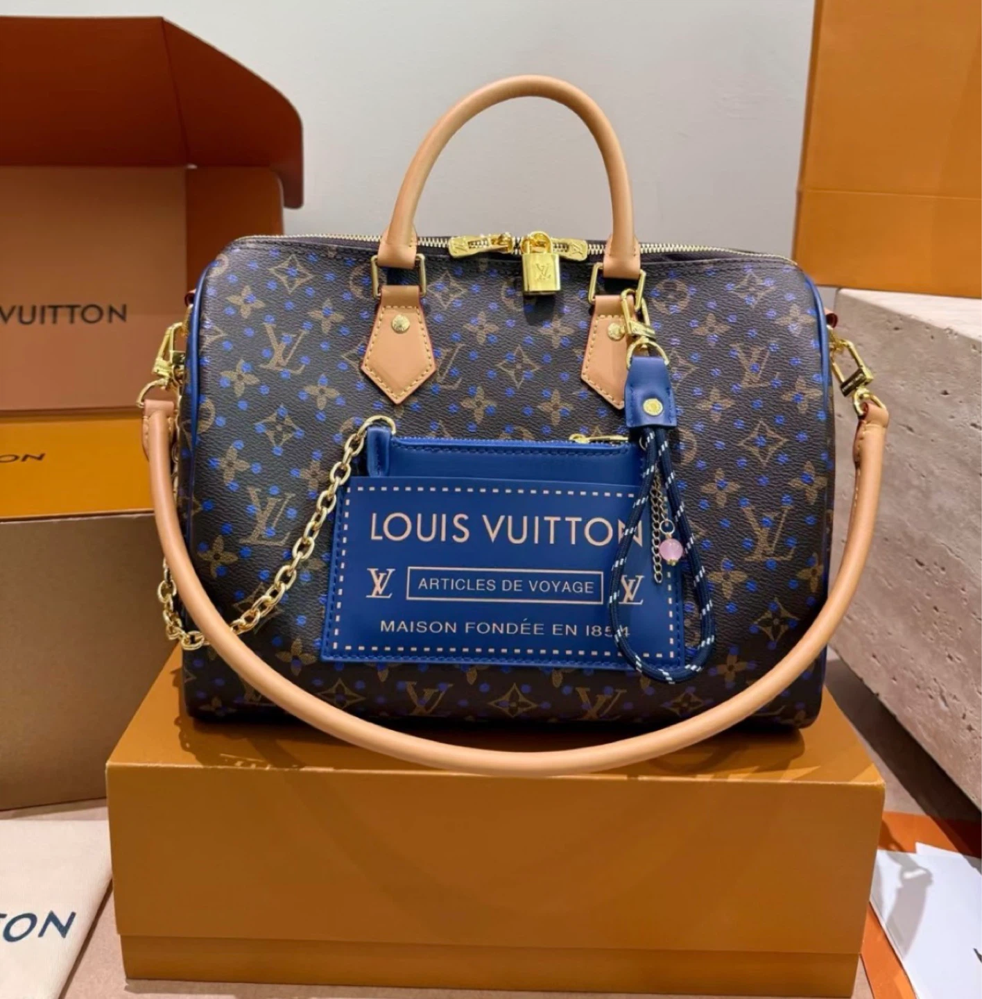 Louis Vuitton Speedy Bandoulière 30cm  Pink Dots Monogram Canvas - photo 2