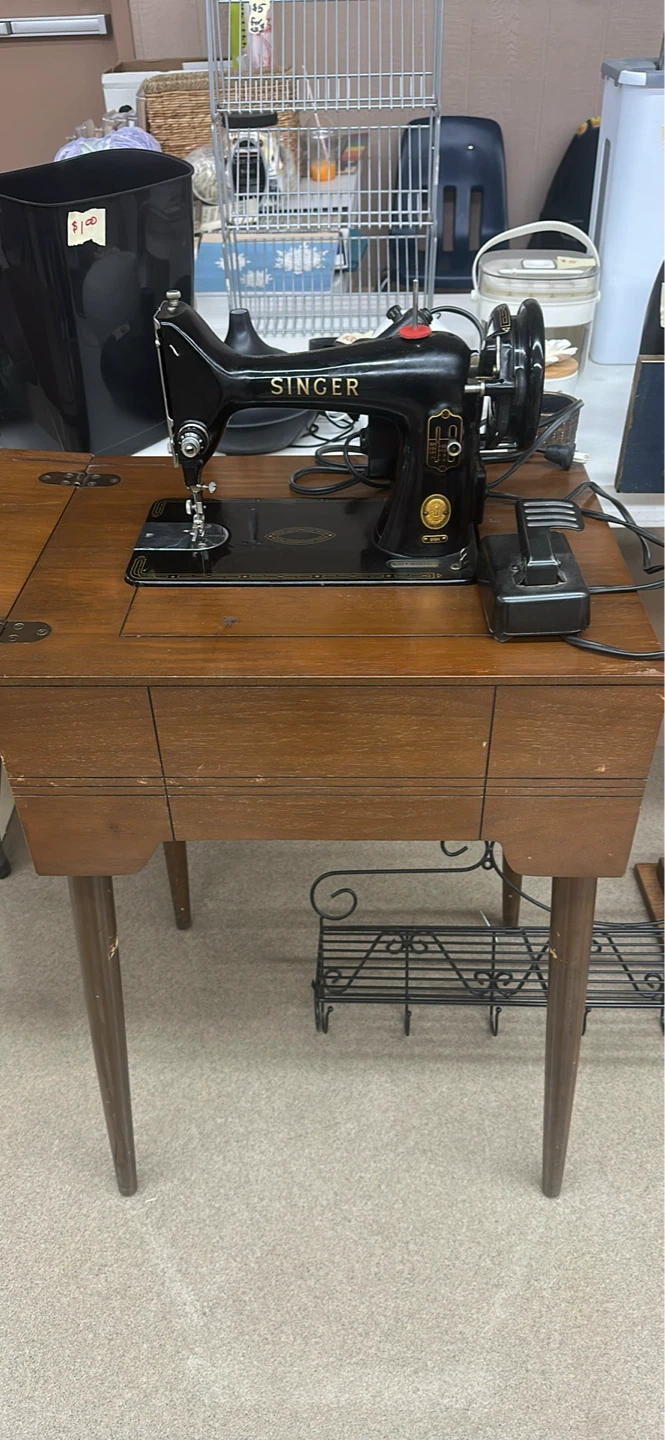 Vintage Singer Sewing Machine with Wooden Cabinet