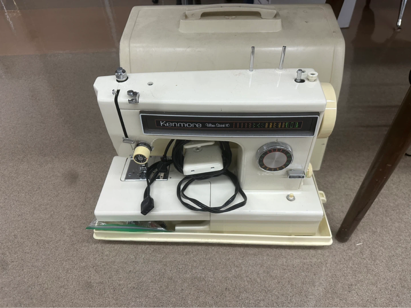 Kenmore Ultra-Stitch 10 Sewing Machine with Case