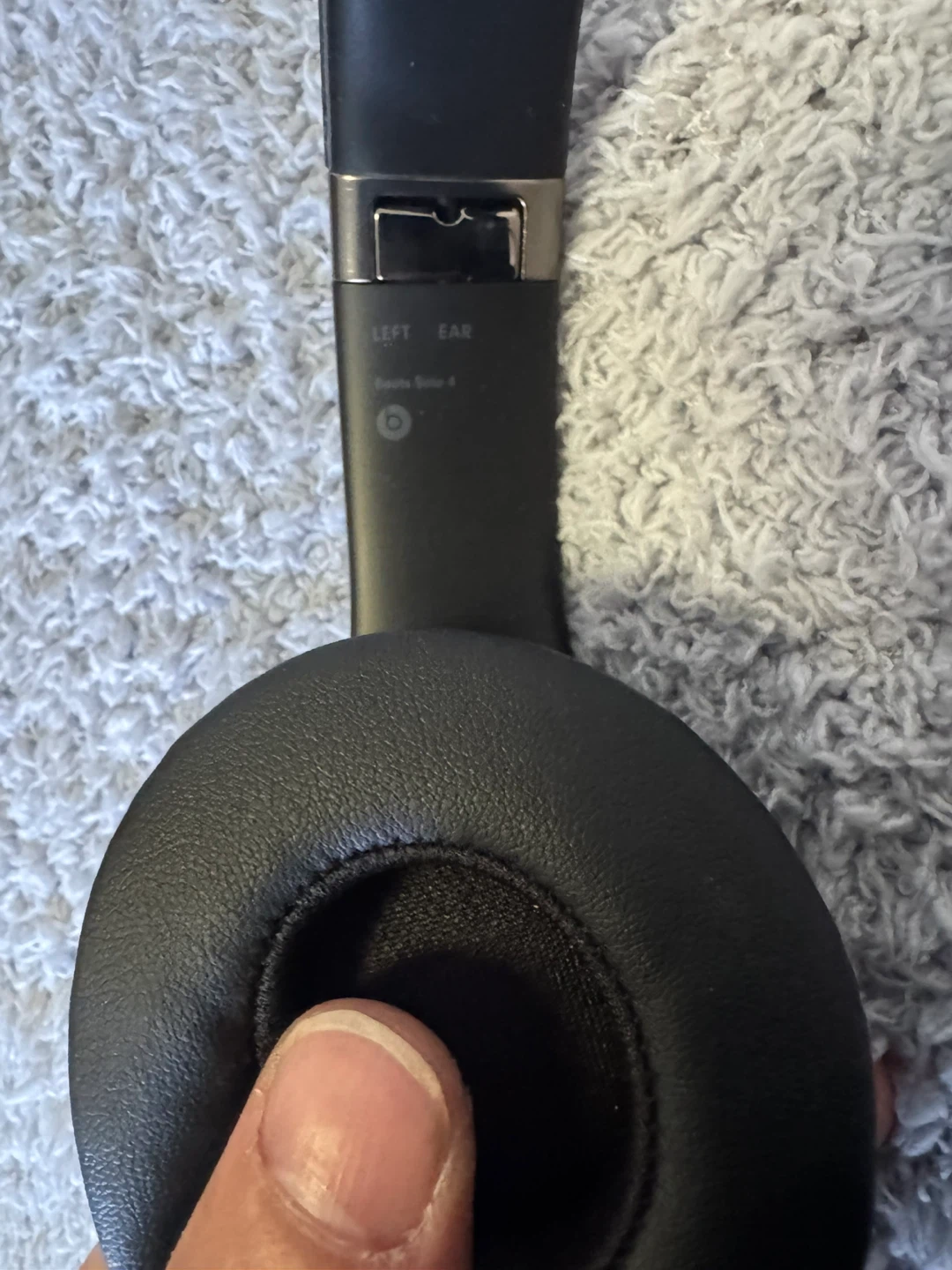 Beats Solo 4 Wireless On-Ear Headphones - Matte Black - photo 4