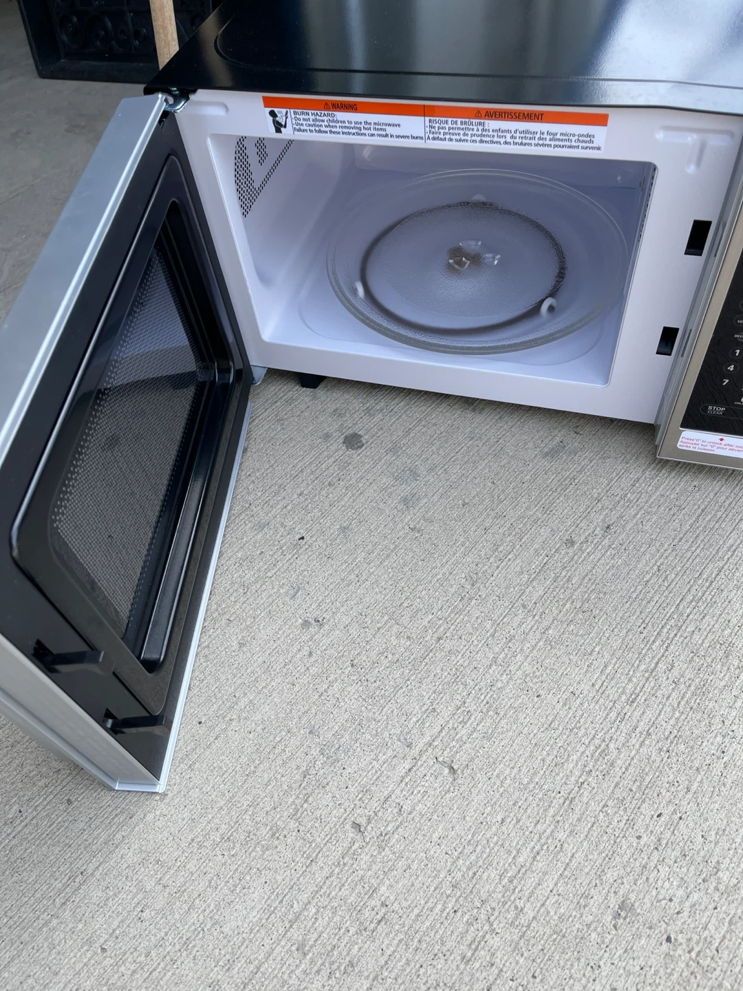 Hamilton Beach Microwave - photo 3