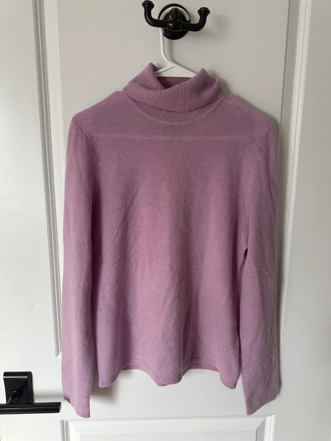 100% CASHMERE Lord & Taylor Turtleneck - L/G (fits small)