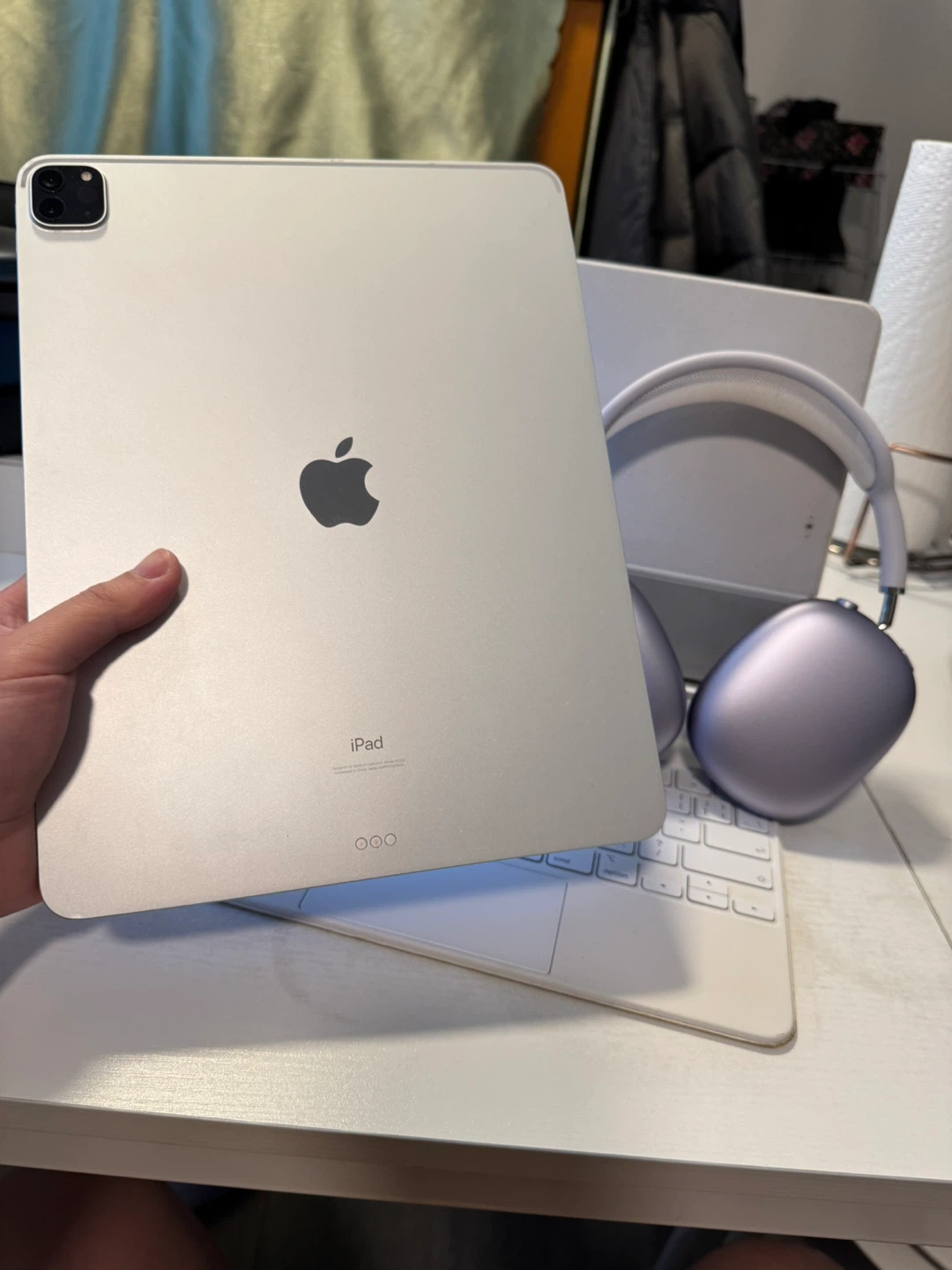 Apple iPad Pro (4th Gen) with Magic Keyboard and AirPods Max - photo 2