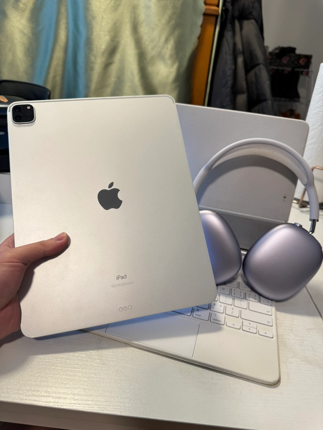 Apple iPad Pro (4th Gen) with Magic Keyboard and AirPods Max