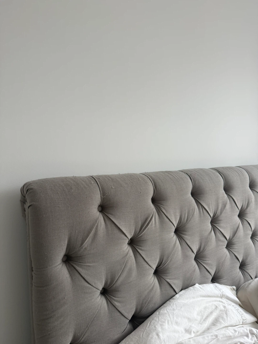 Tufted Upholstered Storage Bed Frame - photo 2