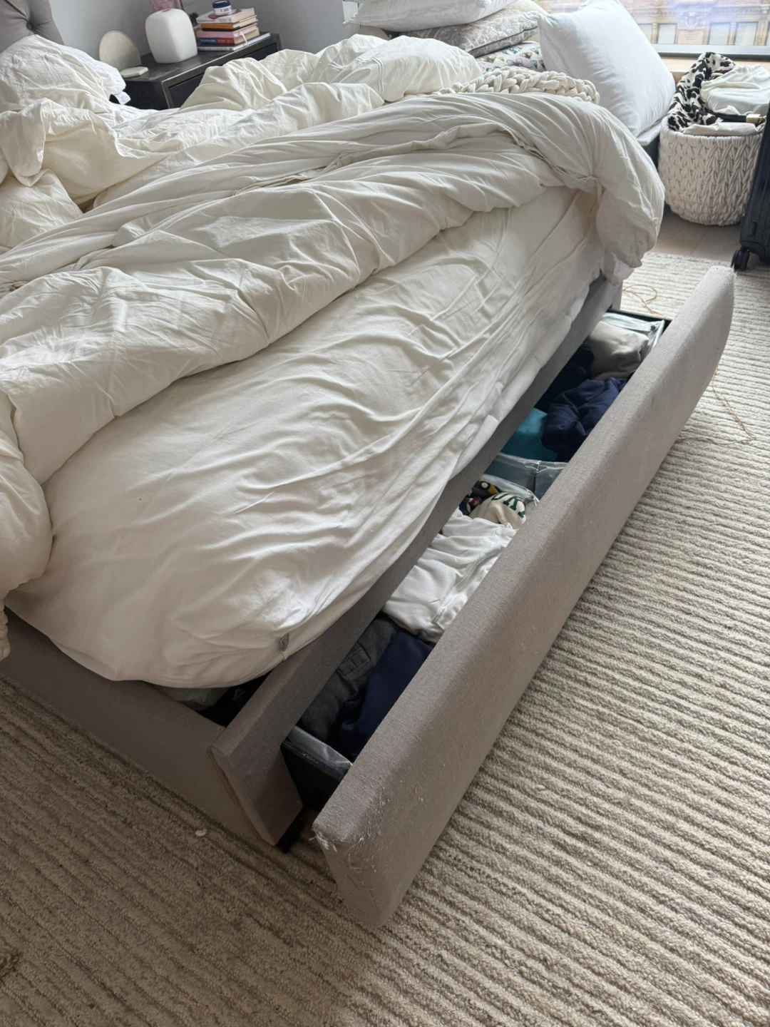 Tufted Upholstered Storage Bed Frame - photo 4