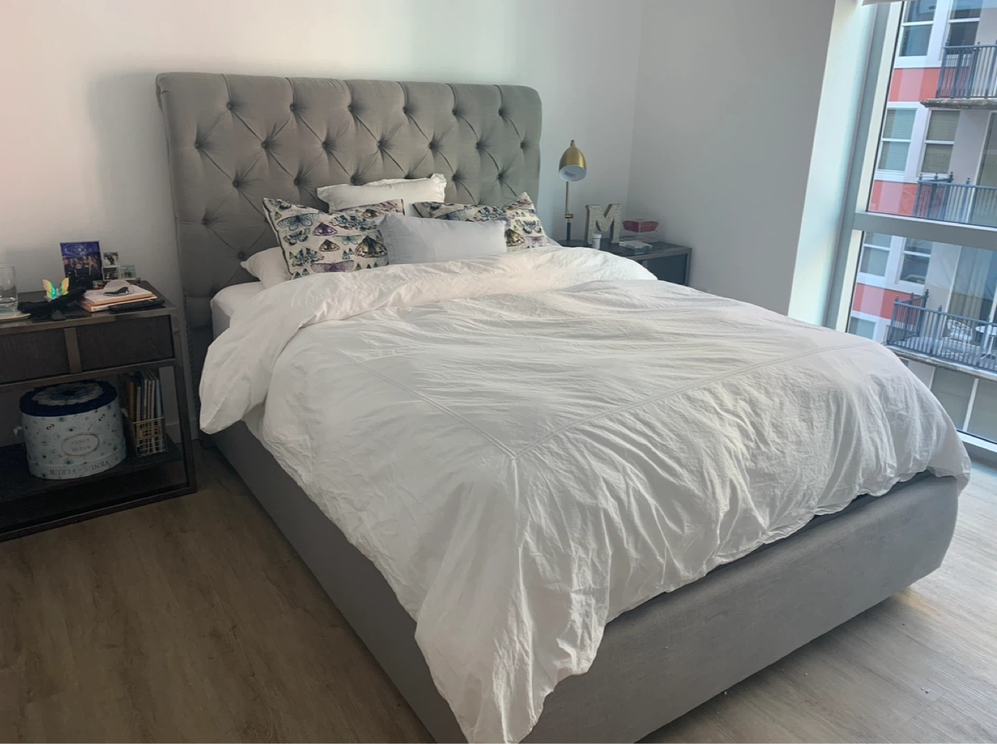 Tufted Upholstered Storage Bed Frame