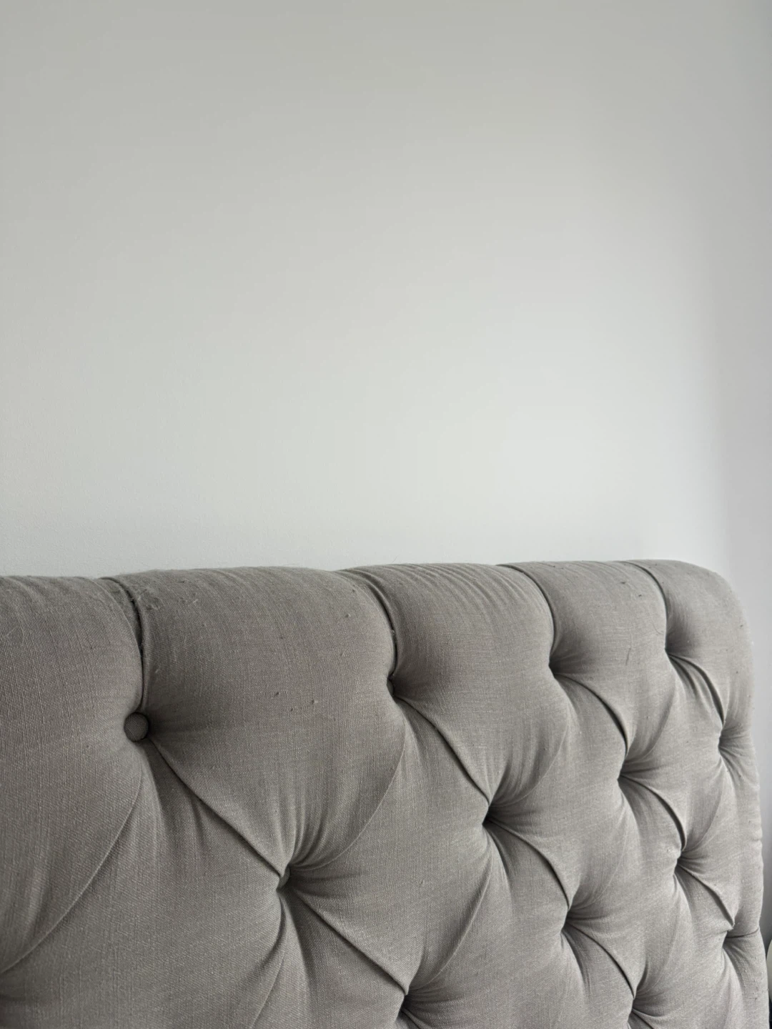 Tufted Upholstered Storage Bed Frame - photo 3