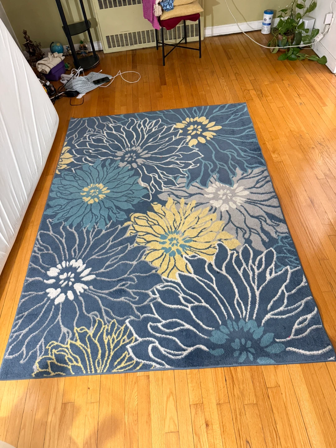 Area Rug - 5' 2" x 7' 3" - Floral Pattern