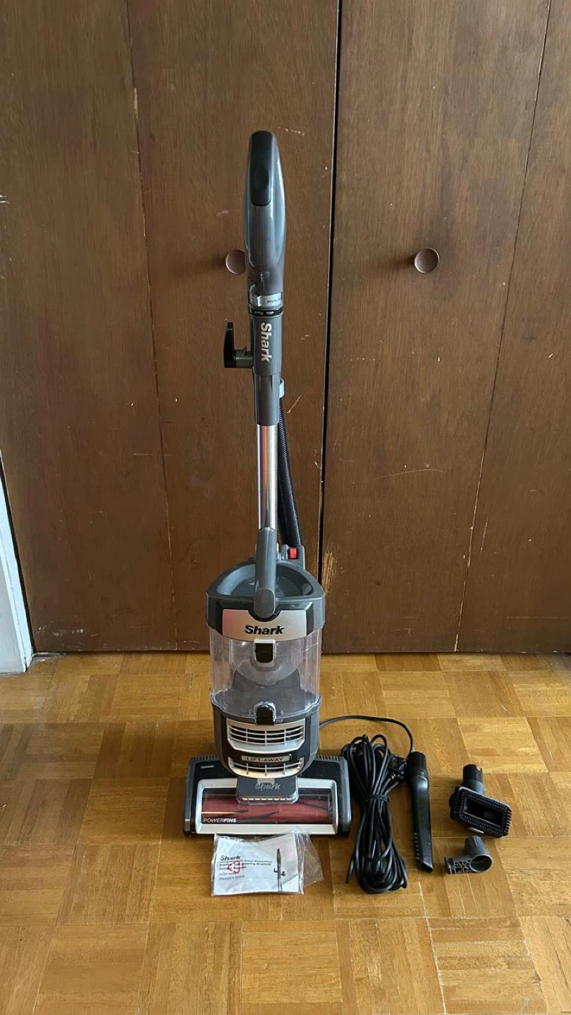 Shark Lift-Away Vacuum Cleaner UV730