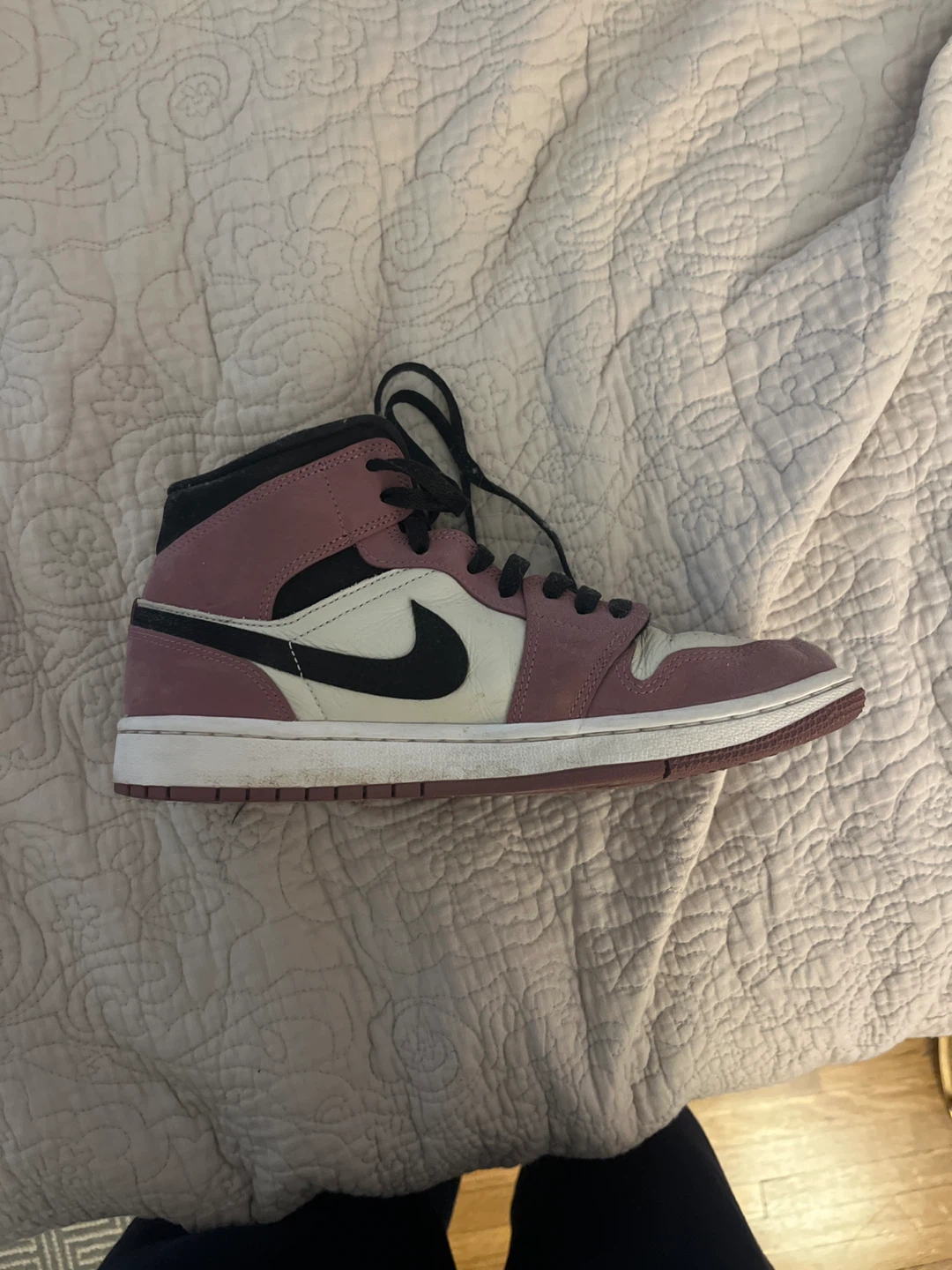 Air Jordan 1 Mid SE Dusty Pink