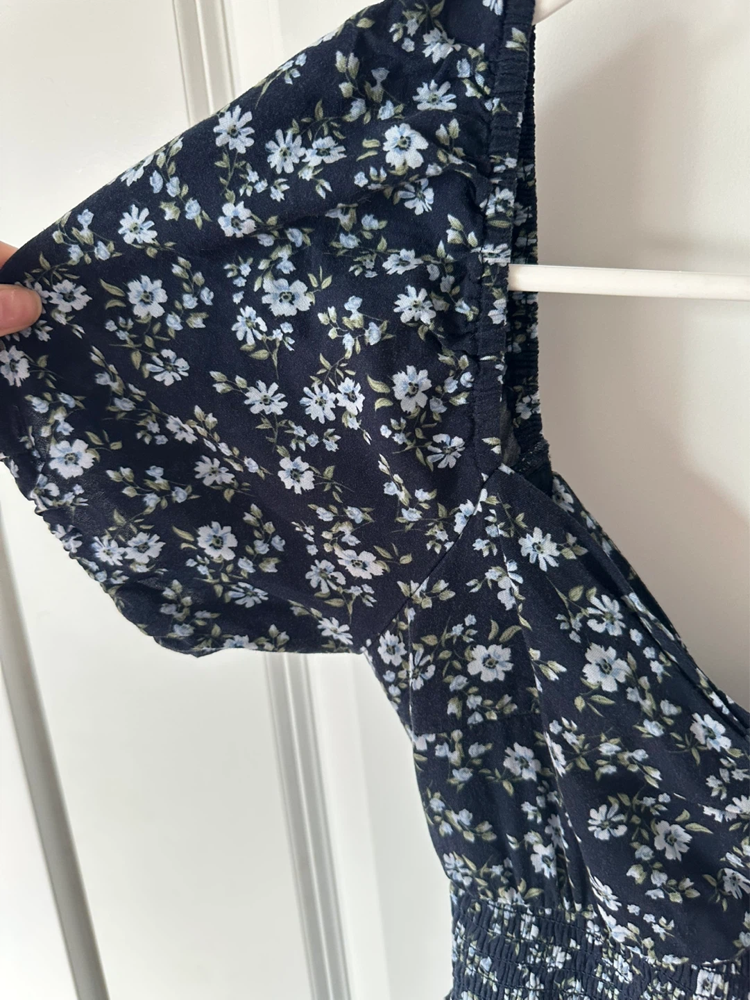 HOLLISTER Floral Print Smocked Mini Dress with open back - photo 5