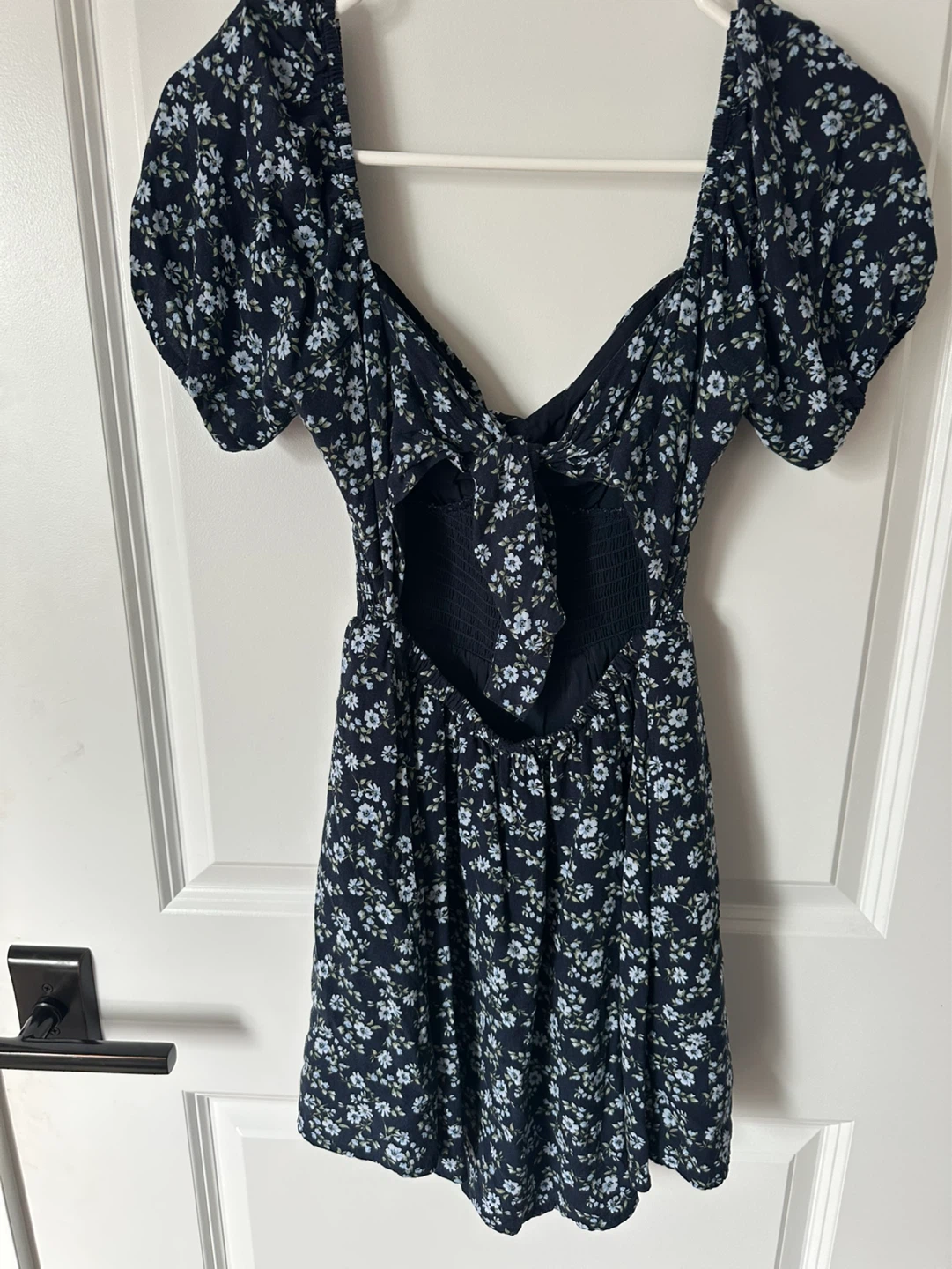 HOLLISTER Floral Print Smocked Mini Dress with open back - photo 2