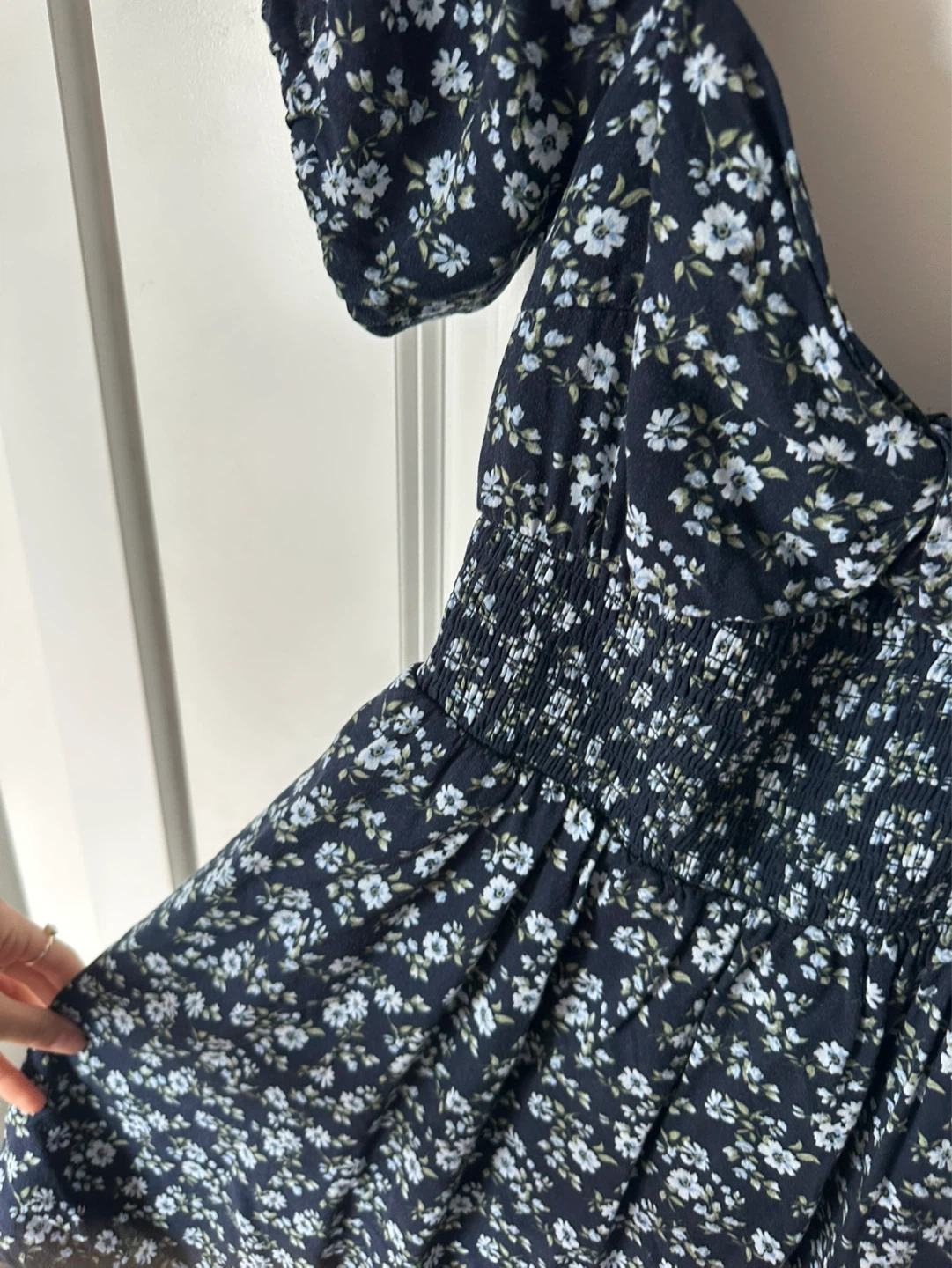 HOLLISTER Floral Print Smocked Mini Dress with open back - photo 4
