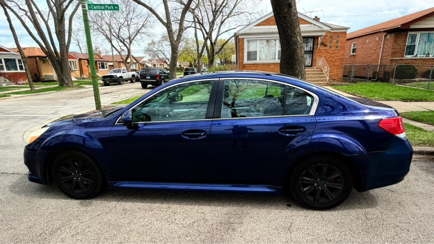 2010 Subaru Legacy - photo 2