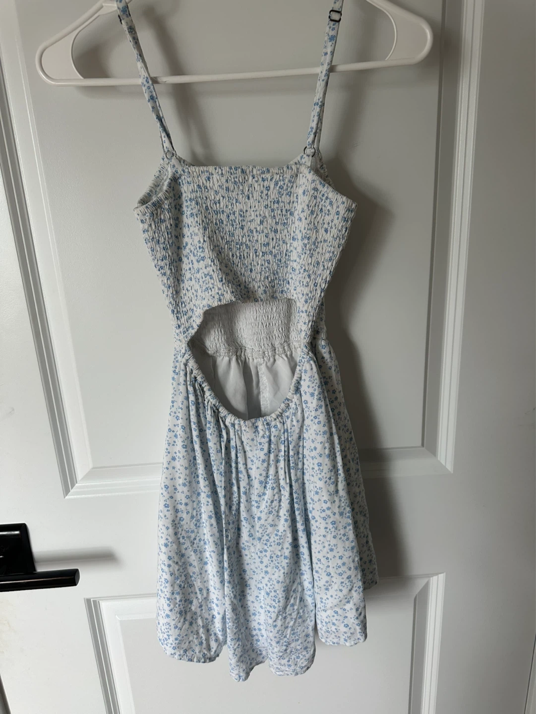 SUPER CUTE HOLLISTER Floral Smocked Romper Size S - photo 2