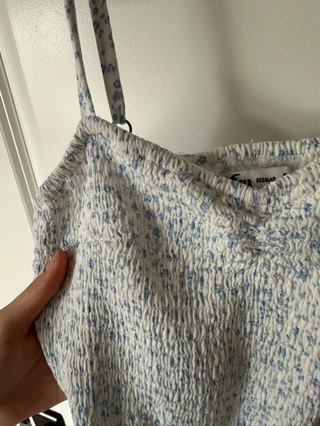 SUPER CUTE HOLLISTER Floral Smocked Romper Size S - photo 4