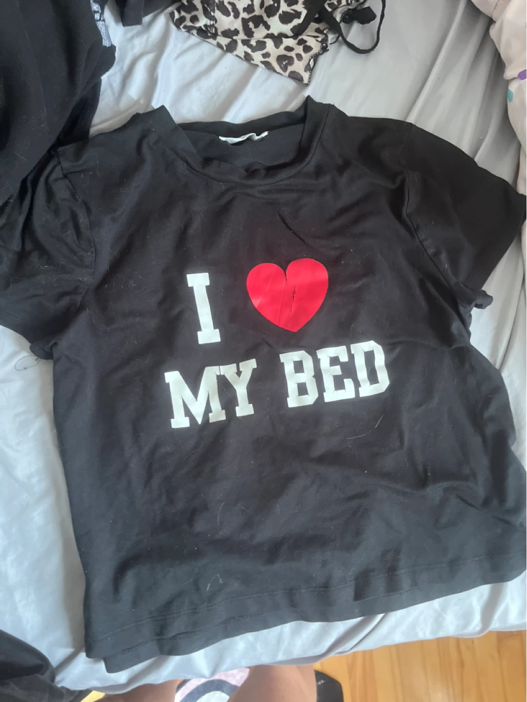 T-shirt noir avec inscription "I Love My Bed"