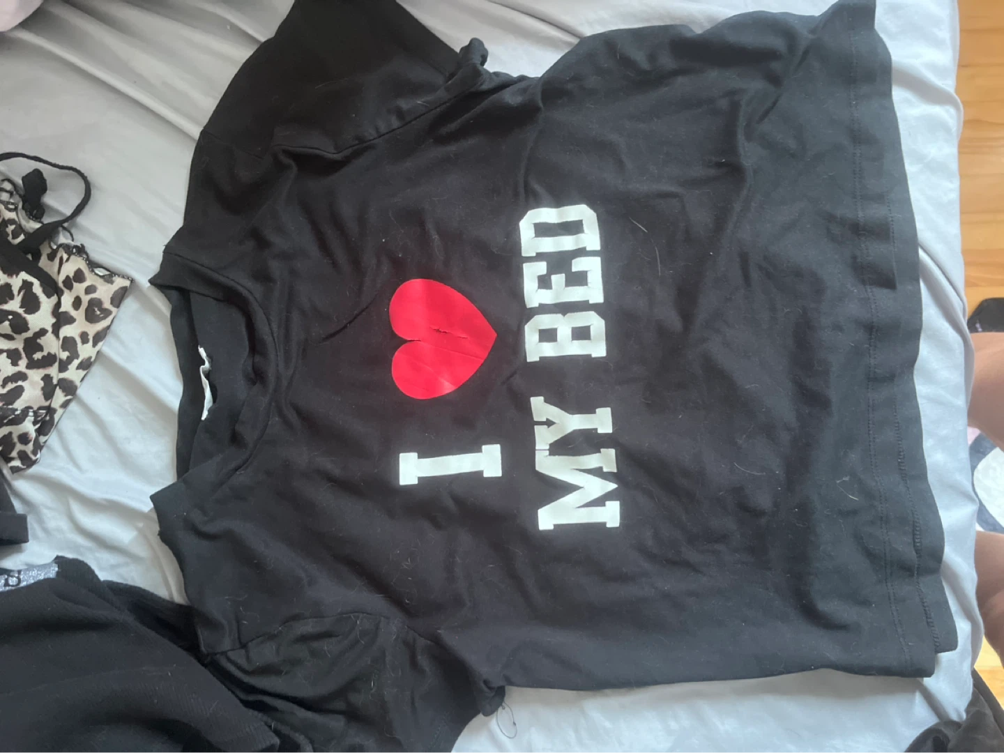 T-shirt noir avec inscription "I Love My Bed" - photo 2