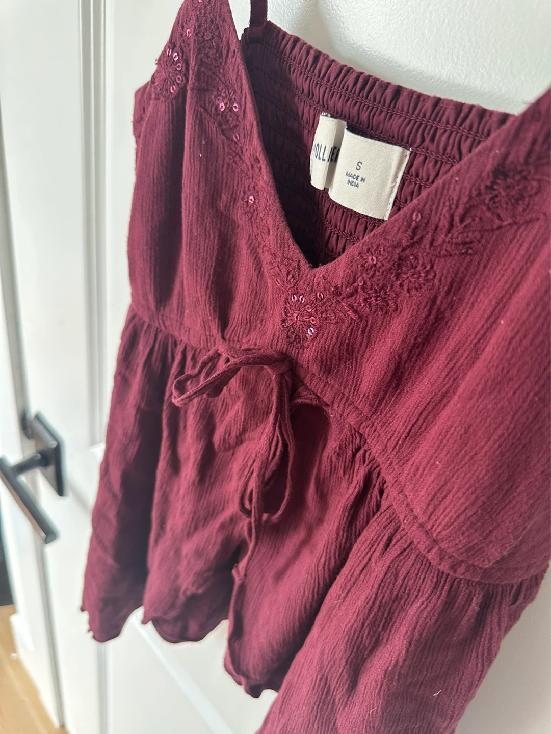 HOLLISTER Burgundy Front Open Tank Top Size S with Sequin detail - photo 4
