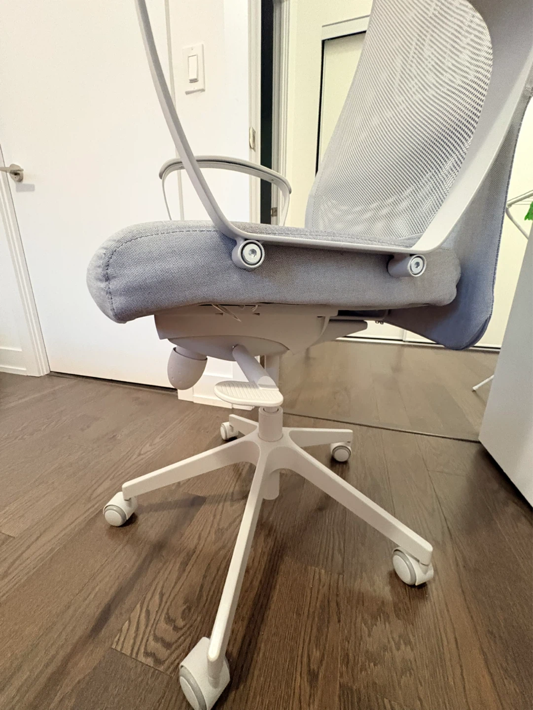 Ergonomic Office Chair - Grey Mesh - photo 2