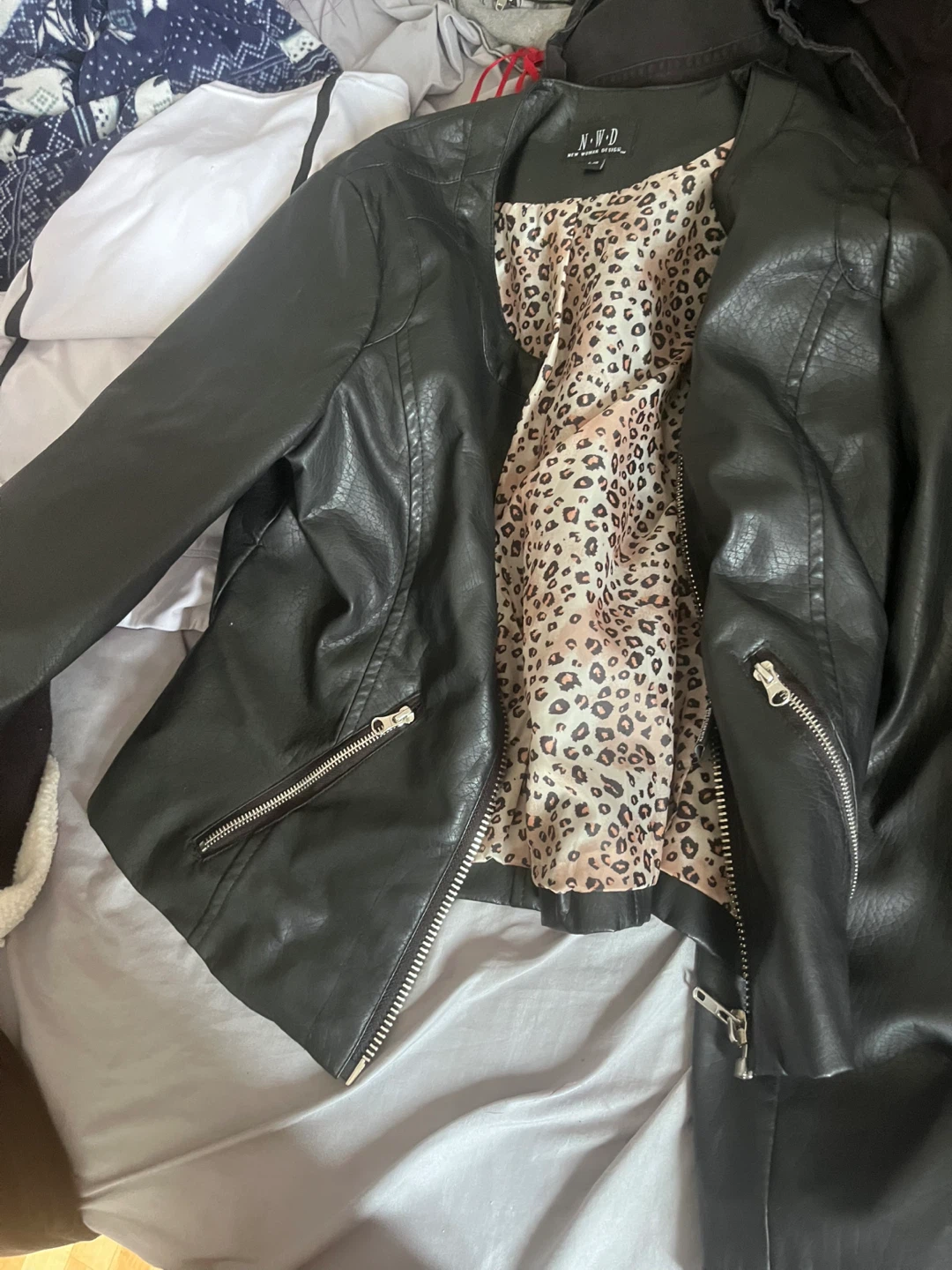 Manteau cuir noir doublé léopard