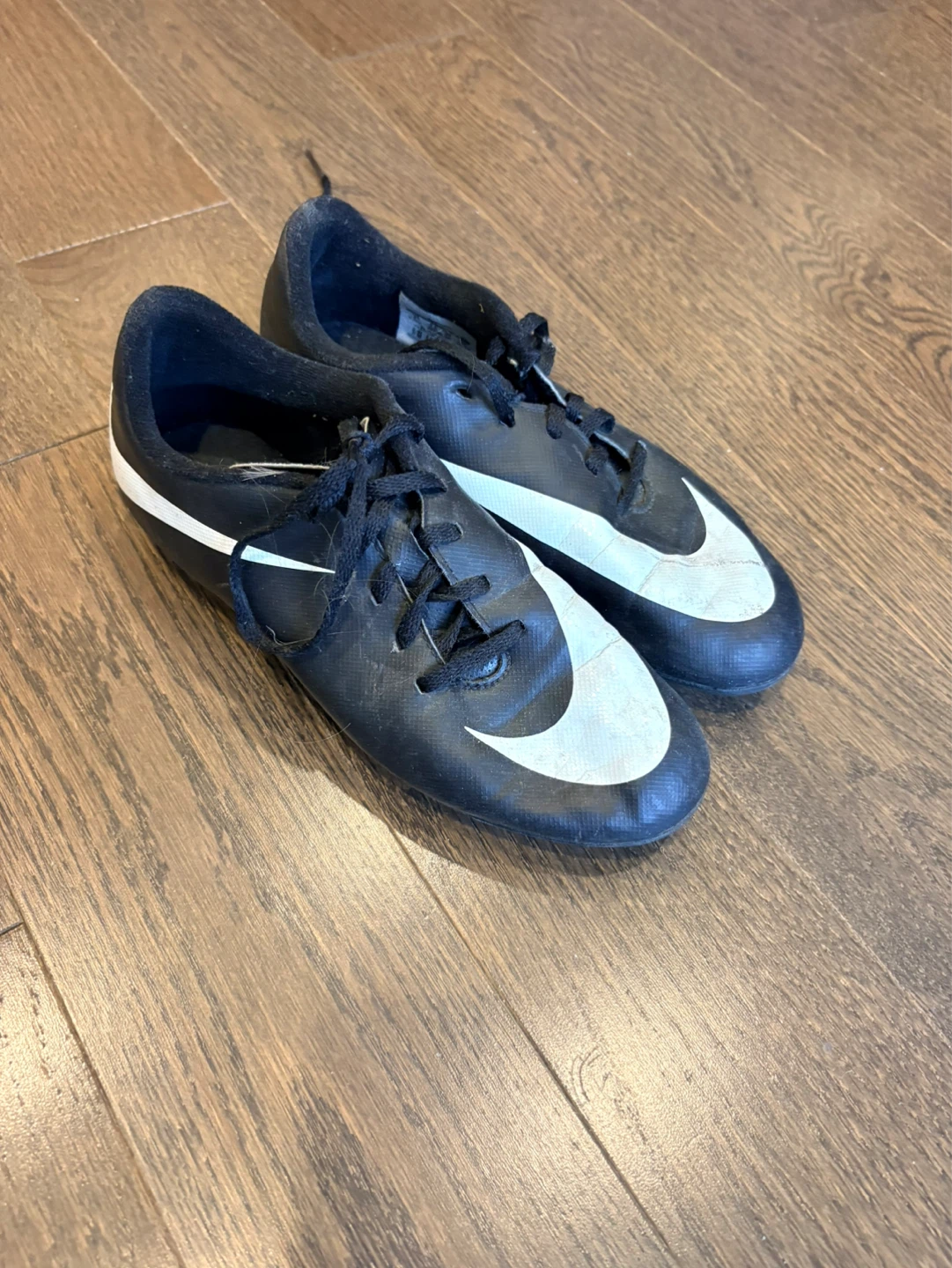 Nike Soccer Cleats - Black/White - Youth Size 5.5