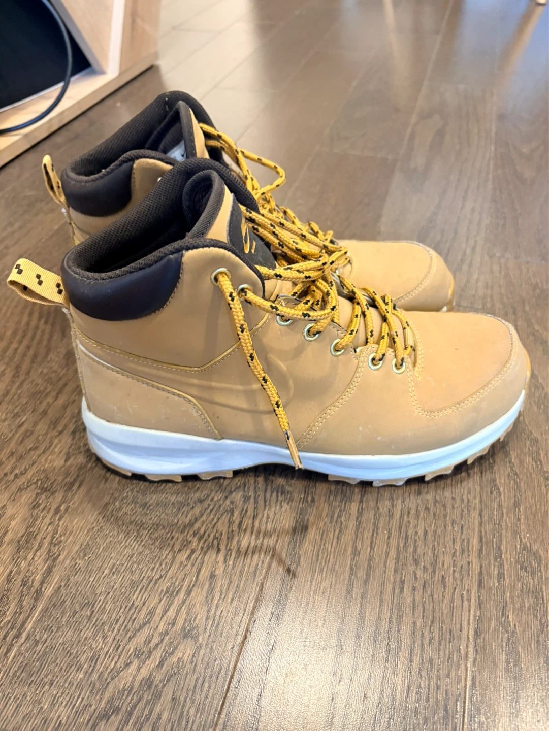 Nike Manoa Boots - Size 9.5 US - photo 2