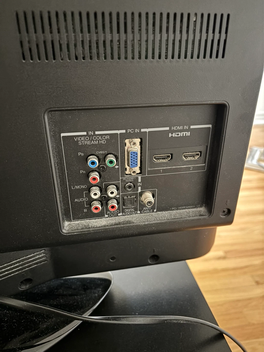 Toshiba 32" TV WITH STAND - photo 5